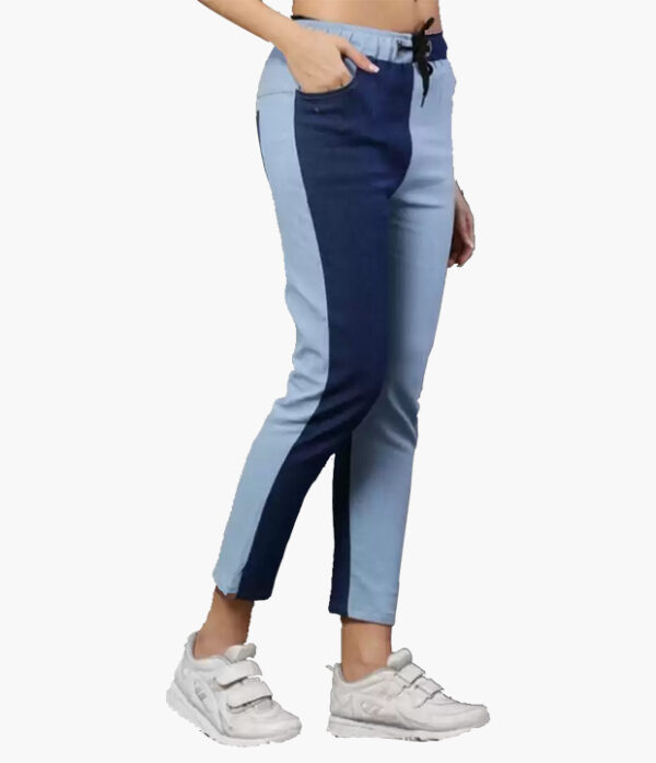 02 Men & Women Blue Jeans